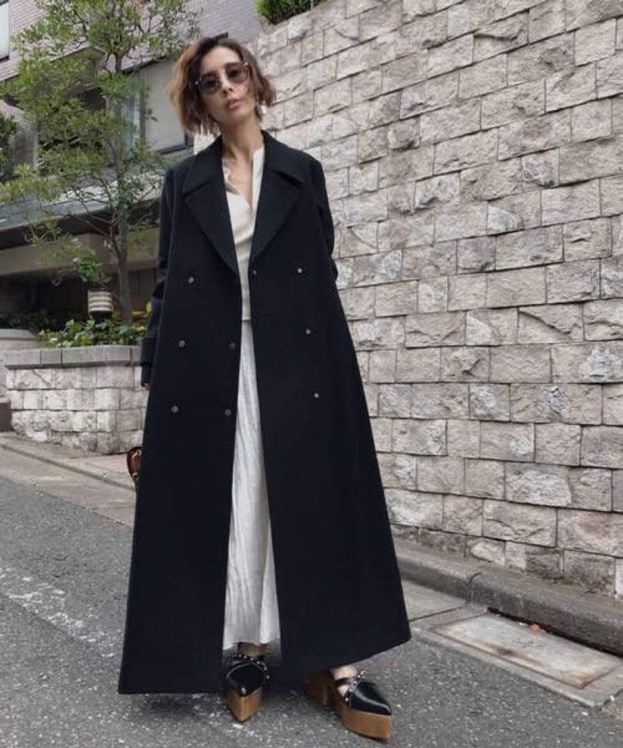 2601037 Ameri BELT FLARE LONG COAT ブラックS Ameri（アメリ）の「BELT FLARE LONG COAT（チェスターコート）」 - WEAR