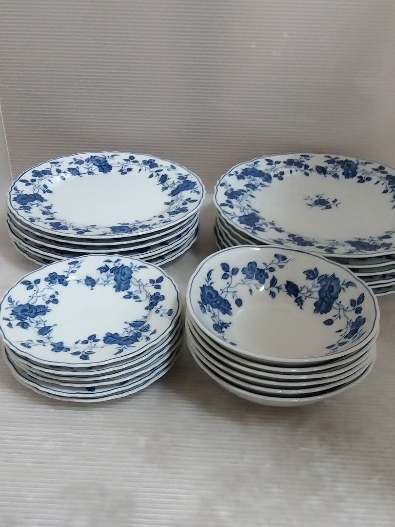 ロイヤルマイセン カップ＆ソーサー、ボウル、プレート 36pc - メルカリ