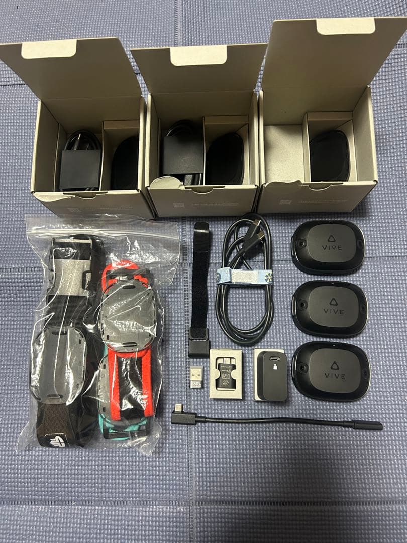 ViveUltimateTracker3個＋ワイヤレスドングル1個 ストラップ付 VIVE ワイヤレス ドングル - VIVE トラッカー（Ultimate） 用ヘッド