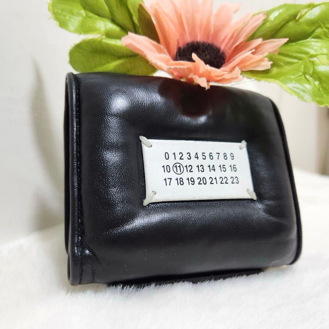 ✨極美品　正規品✨マルジェラ　三つ折り　グラムスラム　カレンダー　ステッチ　黒 ✨極美品 付属品完備✨マルジェラ 三つ折り グラムスラム カレンダー