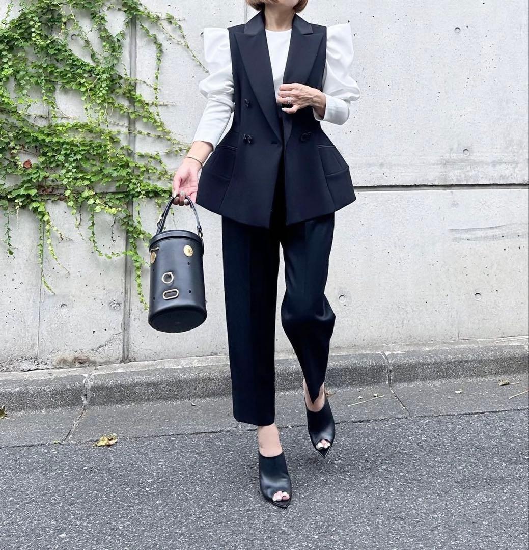 最終価格　取り消しますシーニュ　cygne スワンジレ　ブラック 2026年最新】シーニュ cygne ジレの人気アイテム - メルカリ