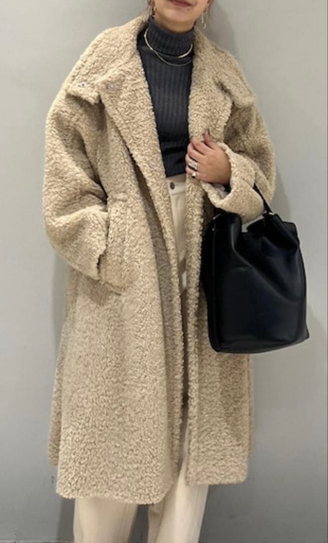 アダムエロペ スタンドカラーボアコート ベージュ - メルカリ