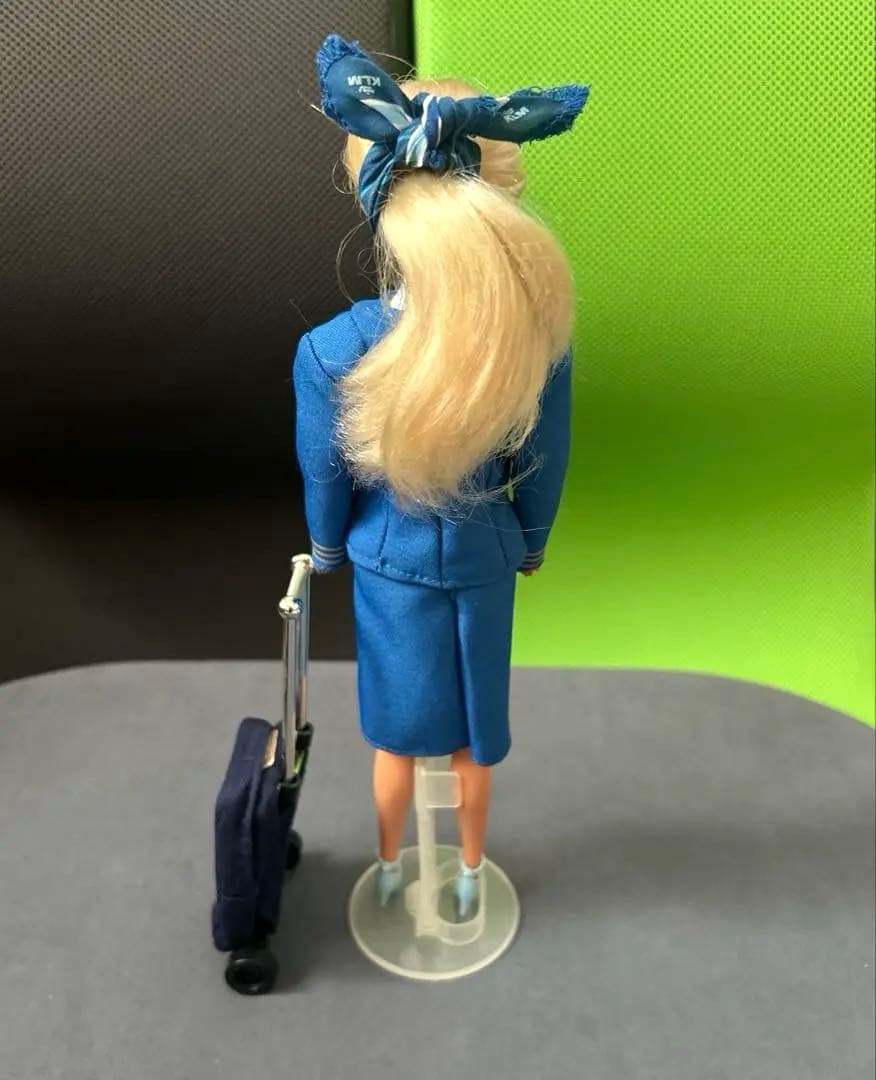 KLM オランダ航空 キャビンアテンダント ドール 人形 バービー - メルカリ