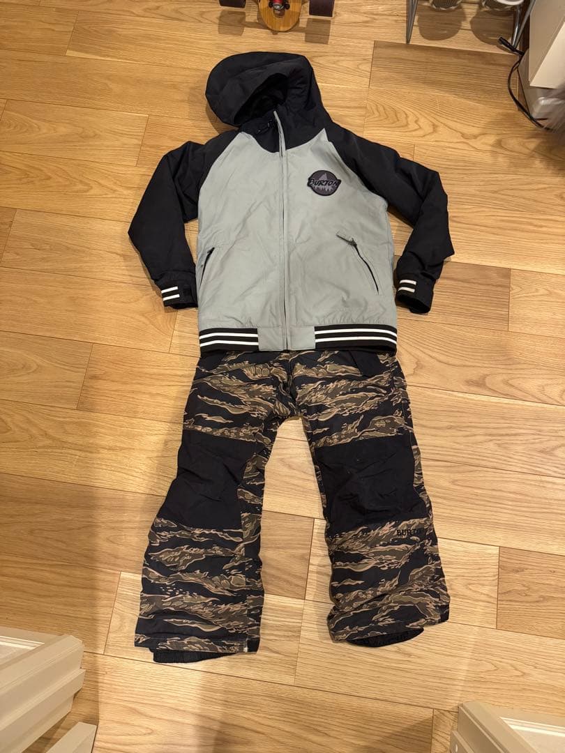 【希少】キッズ用 Burton DRYRIDE 122-137 セット CAMO BURTON（バートン） スノーボードウェア キッズ ジャケット 25-26