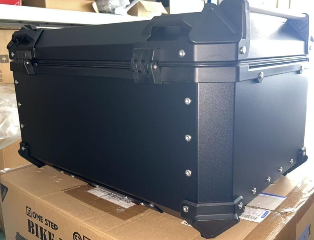 未使用中古美品 65Lバイクリアボックス アルミ制 ブラック - メルカリ