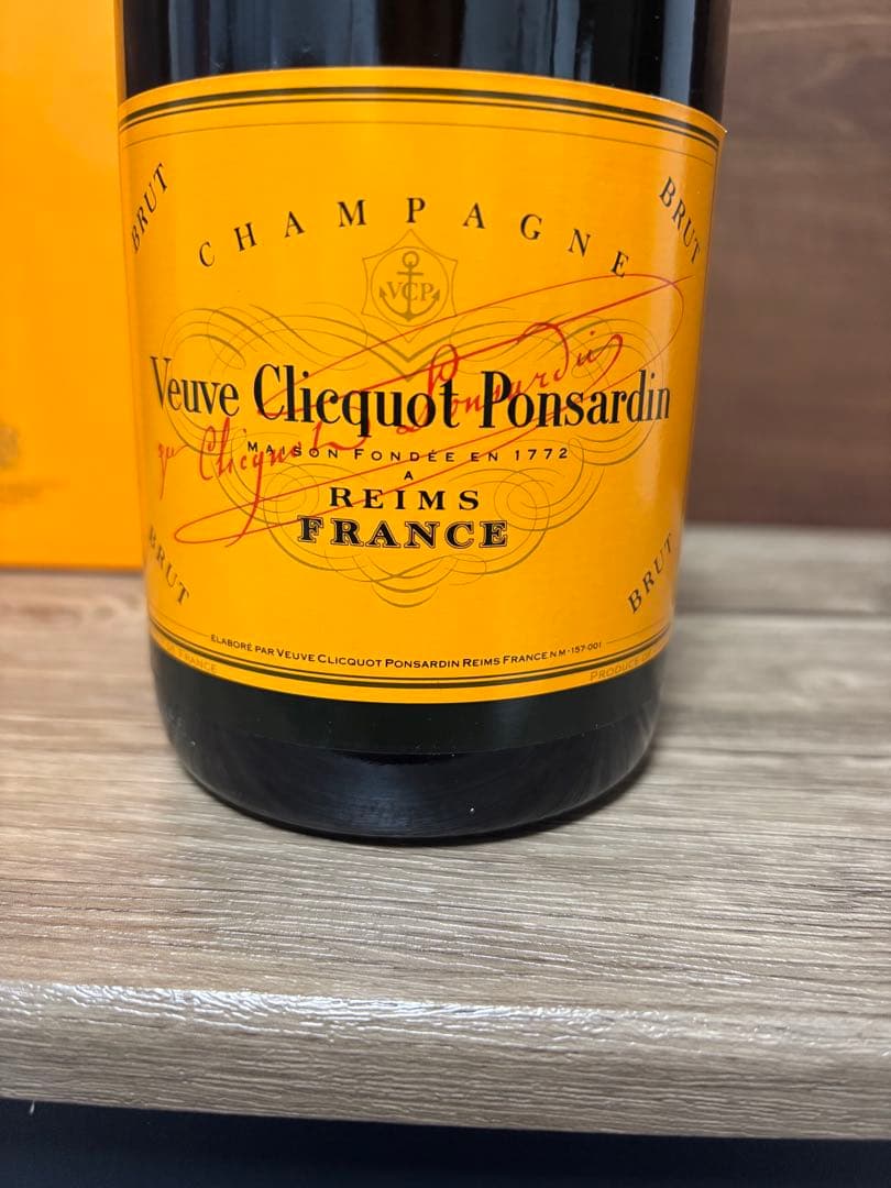 ヴーヴクリコ イエローラベル シャンパン 未開封 - メルカリ
