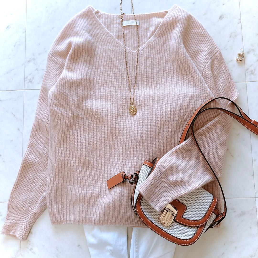 美品　定価　1.9万円　ラウンジドレス　カシミア 100畦Vネックニット　洗える 美品 定価 1.9万円 ラウンジドレス カシミア 100畦Vネックニット