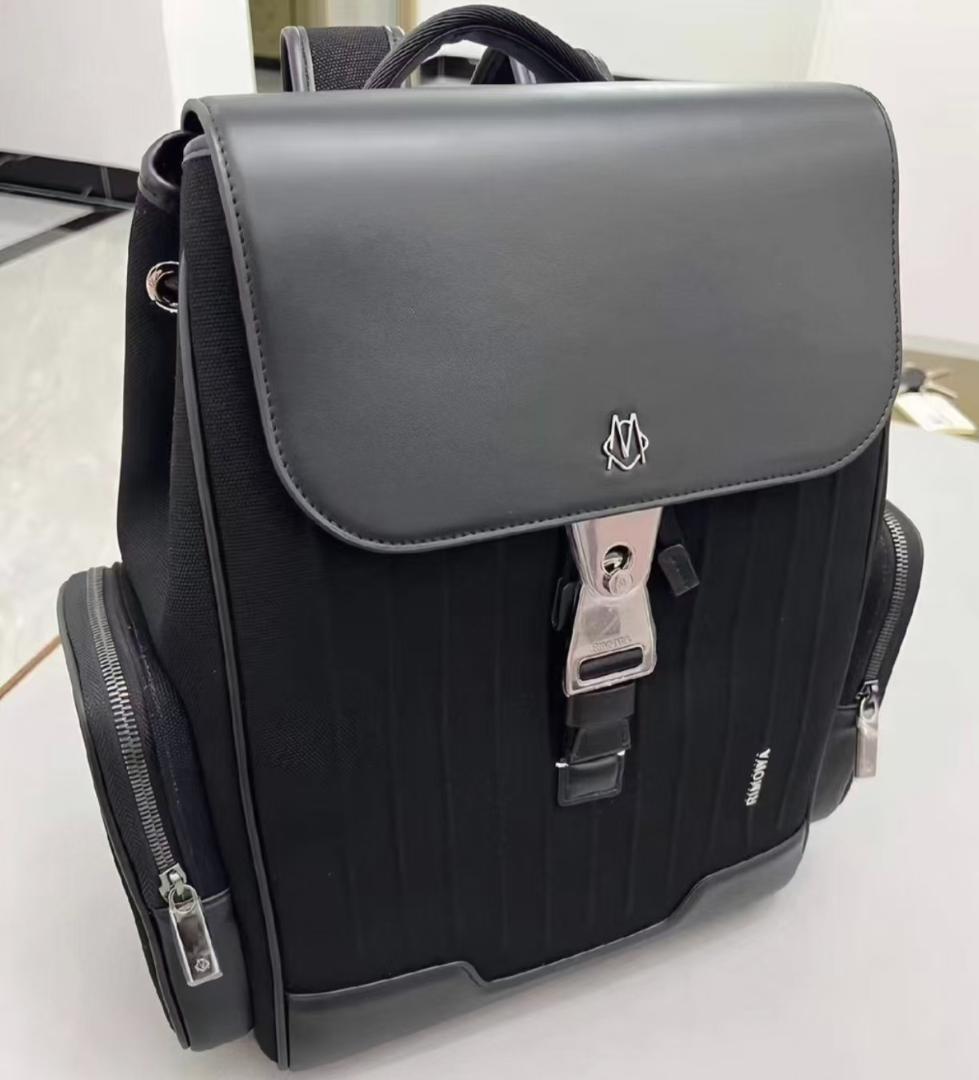 RIMOWA ストライプデザイン バックパック ブラック Never Stillバッグパック - サステナブルなナイロン製の撥水性ラージ