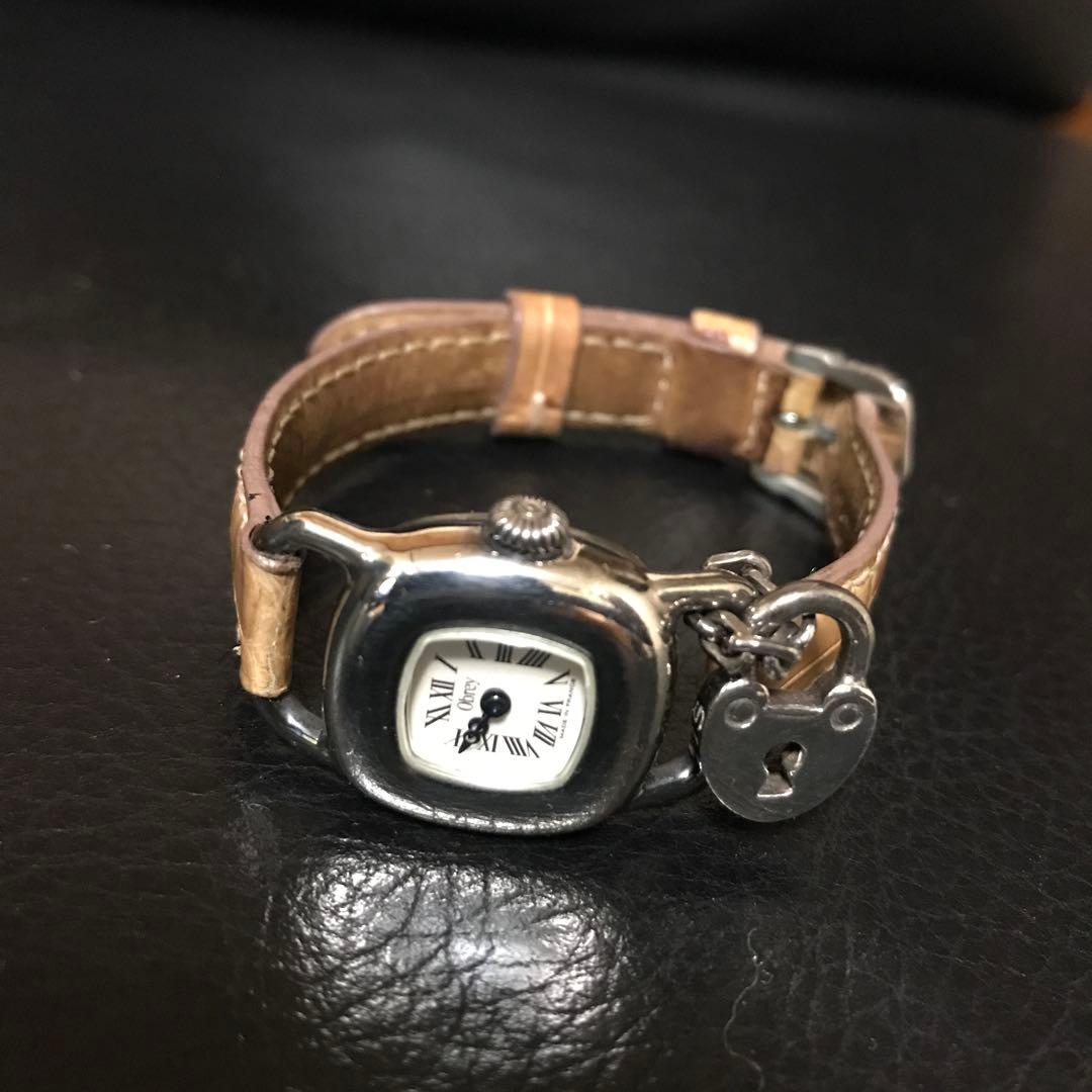 Obrey ハンドメイド　ソリッドシルバー　腕時計　フランス製　稼働中です。 オブレイ Obrey ”オーバル チャーム付 レディースウォッチ ” ソリッド