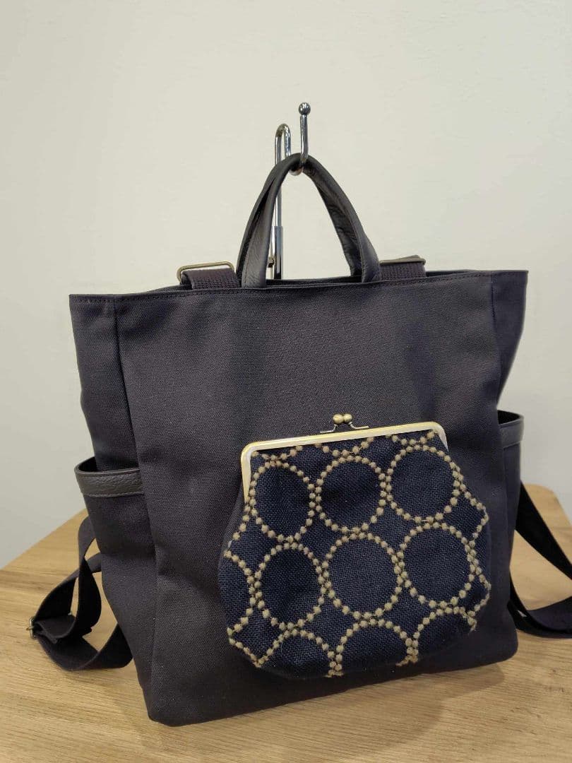 ミナペルホネン/タンバリンネイビー×カーキがま口ポケット/A4トートリュック 受注製作】ミナペルホネン タンバリン 親子がま口財布 | patapata.