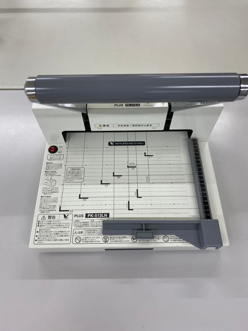 PLUS PK-513LN 裁断機 A4対応 断裁機 PK-513LN｜手動断裁機｜切る用品｜製品情報 | プラス株式会社
