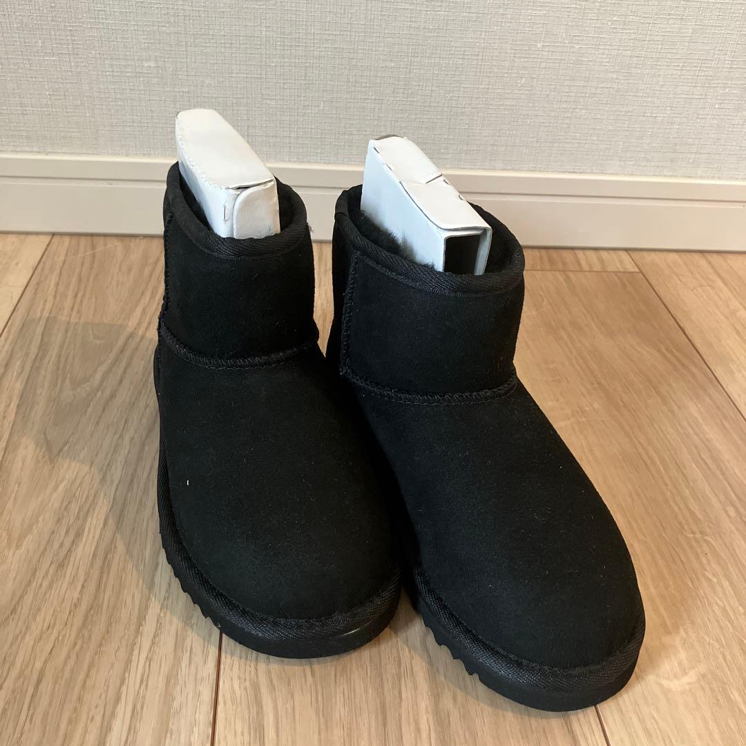 新品☆UGG ブラック キッズブーツ19センチ UGG アグ ウルトラミニ プラットフォーム ムートンブーツ クラシック
