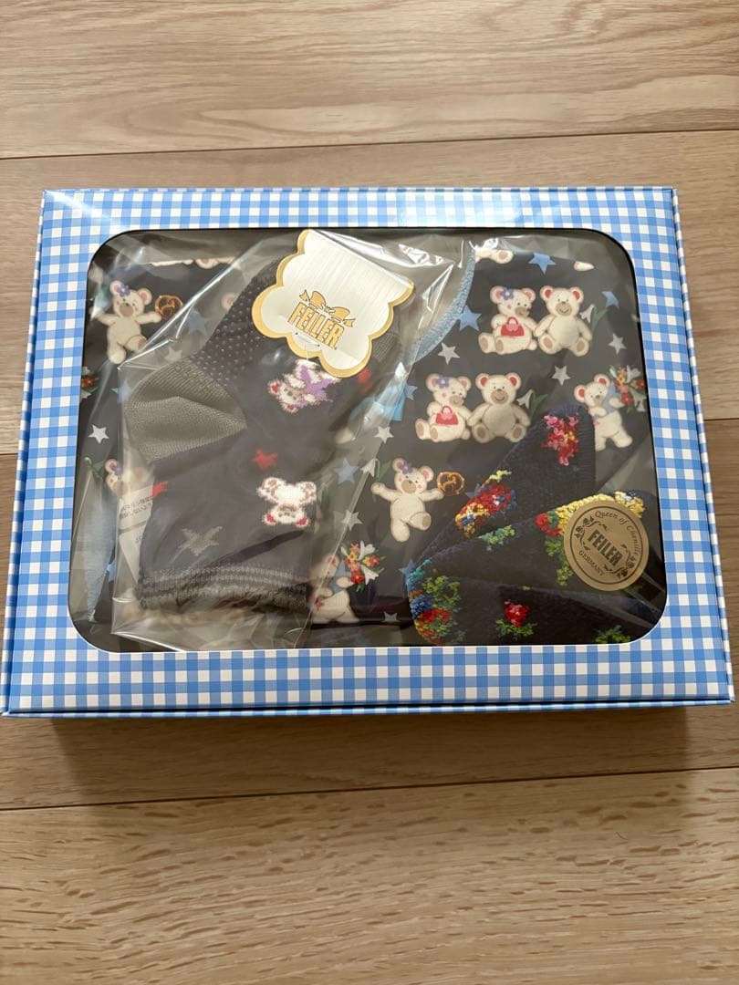 【未使用】FEILER(フェイラー) 靴下 スタイ タオル セット 未使用】FEILER(フェイラー) 靴下 スタイ タオル セット