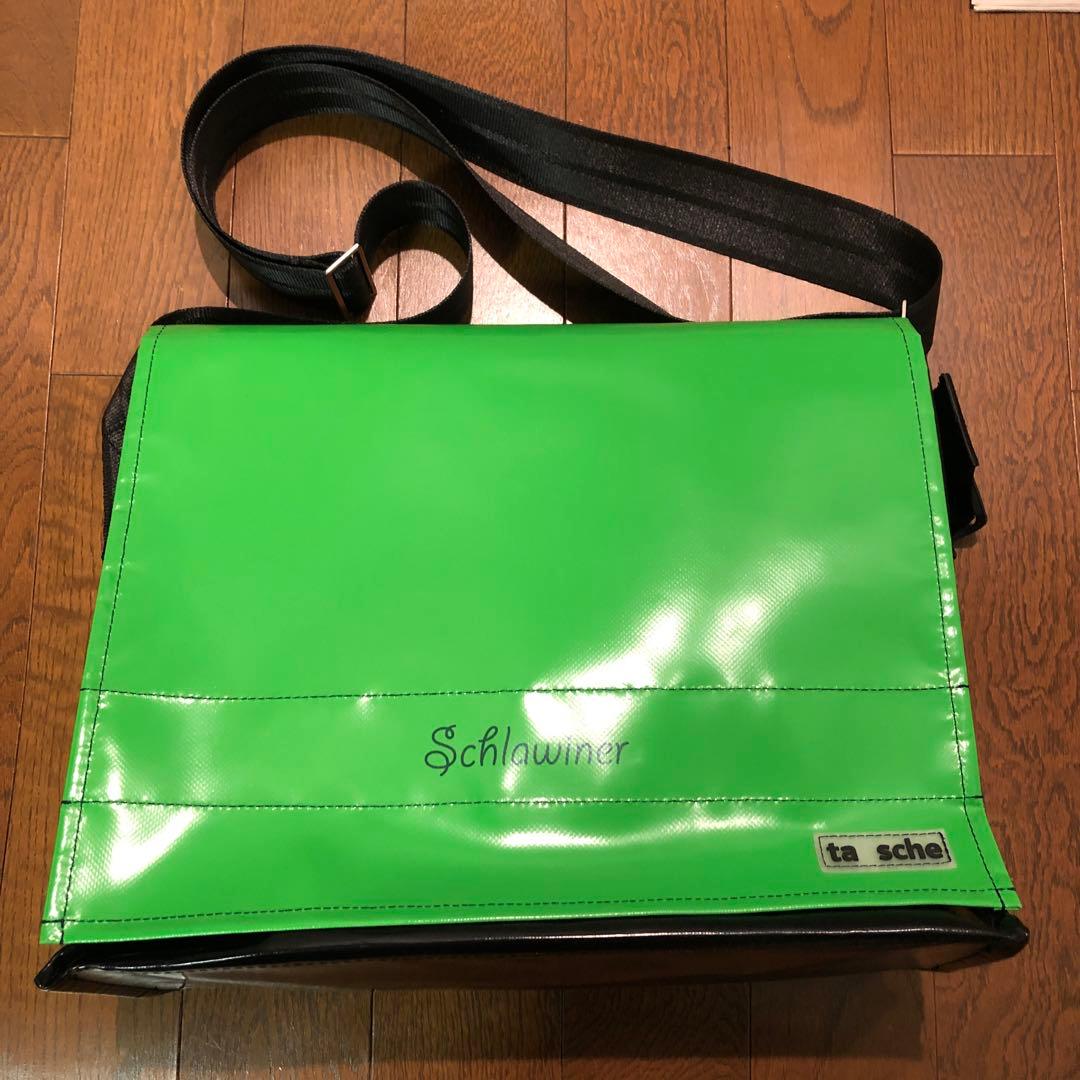 タウシェ　ショルダーバック SENSES(センシズ) VERTICAL SHOULDERBAG | 吉田カバンホームページ