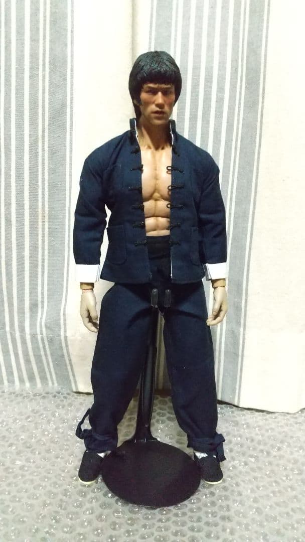最終値下げ！激レア　非売品　1/6 ブルース・リー　カスタム　フィギュア Amazon | スターエーストイズ 1/6 ブルース リー スタチュー