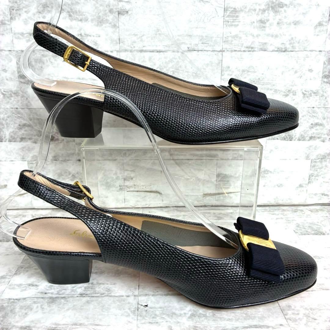 サルヴァトーレフェラガモ パンプス ヴァラ 金具 ブラック 約24~24.5cm